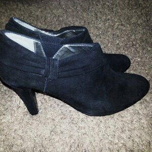 TAHARI-Grant-Black Suede-Round Toe Booties-Sz 6M-New-No Box
